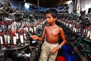 heartbreaking-photos-of-Child-labour-in-Bangladesh-3-1024x683